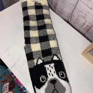Black and White Dog Patterned fuzzy socks.  BRAND NEW Fits size 6-10.  NEW stock